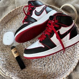 Jordan 1 retro high Bloodline